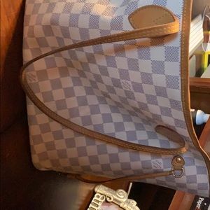 Louis Vuitton Neverfull Tote